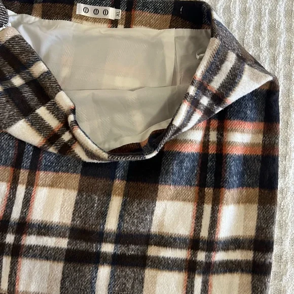 Boutique Plaid Mini Skirt ✨🤍 - Picture 2 of 3